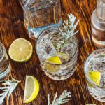 Hoe alcoholhoudende en alcoholvrije gin is ontstaan